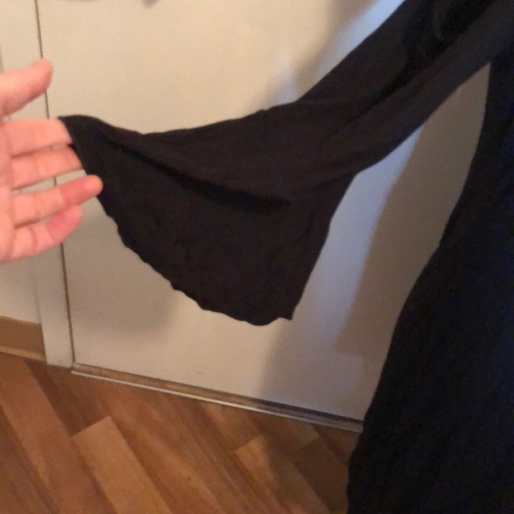 Black open shoulder bell sleeved dress size 2x - Picture 3 of 5